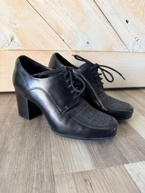 Clarks Black Lace-Up Leather Block Heel Oxfords